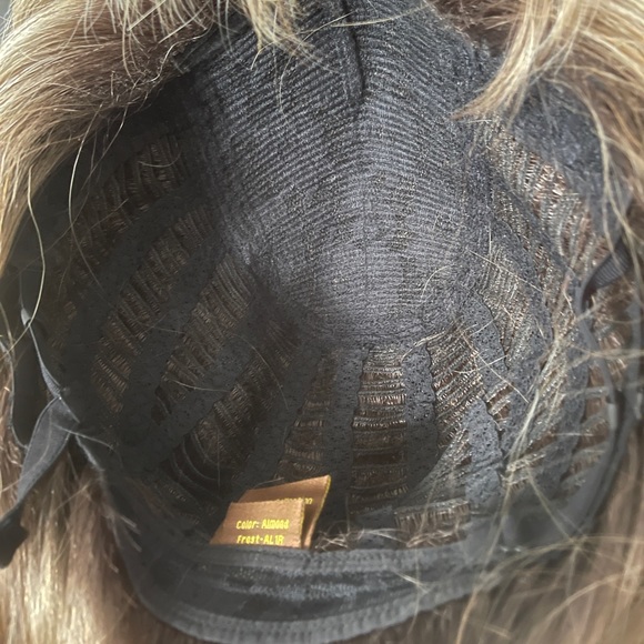 Uniwigs Carrie Almond Frost MODIFIED fringe/bangs. Synthetic alopecia long wig - Picture 10 of 13